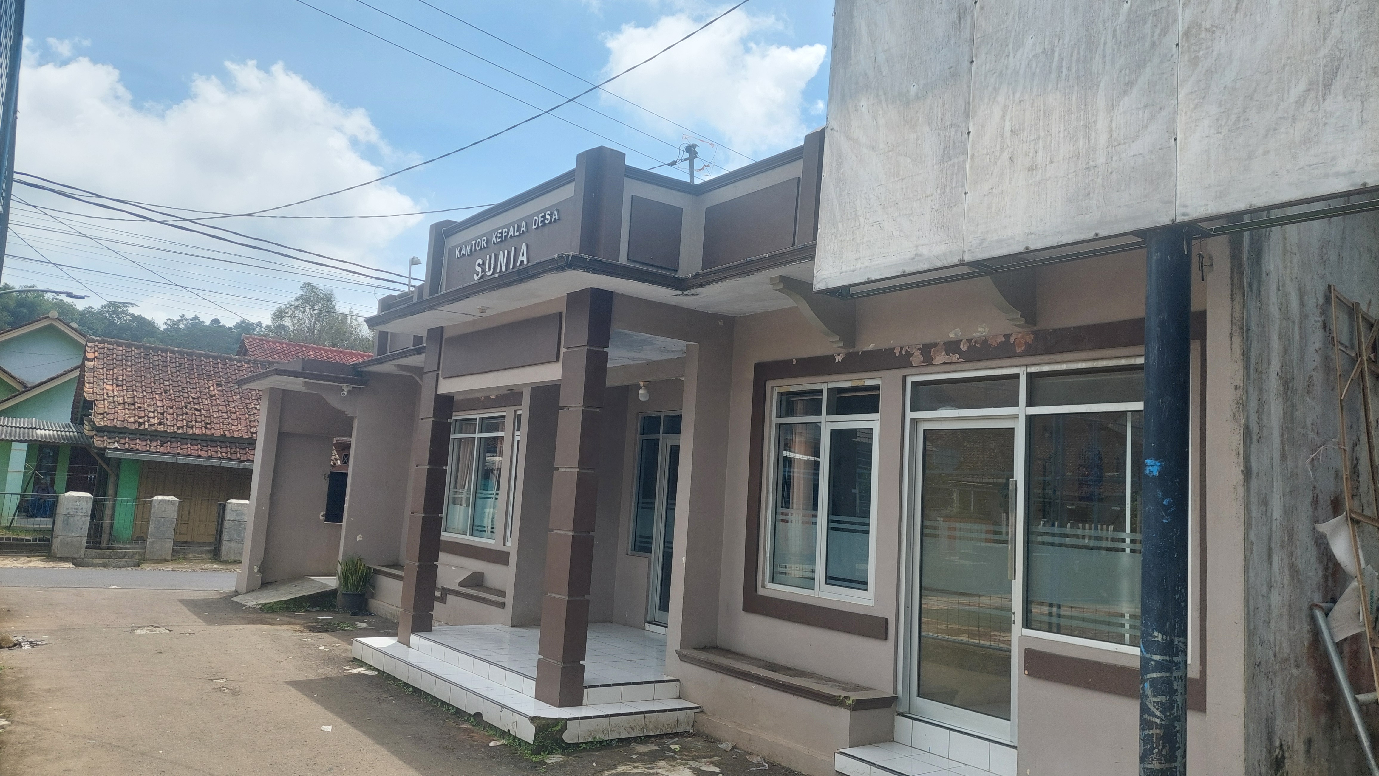 KANTOR DESA SUNIA