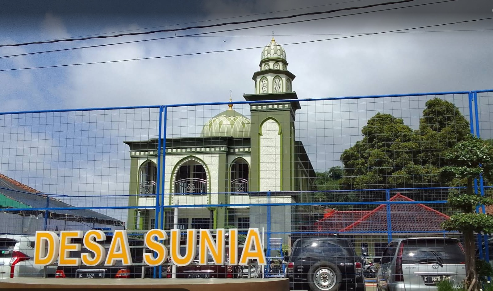 ALUN-ALUN DESA SUNIA